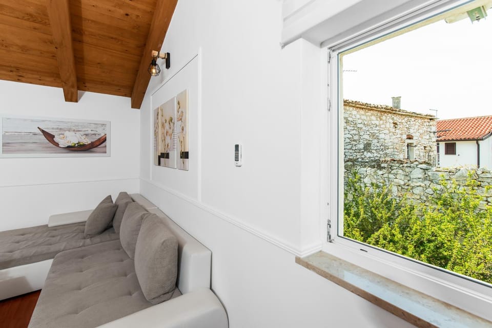 View (from property/room), Living room, Seating area