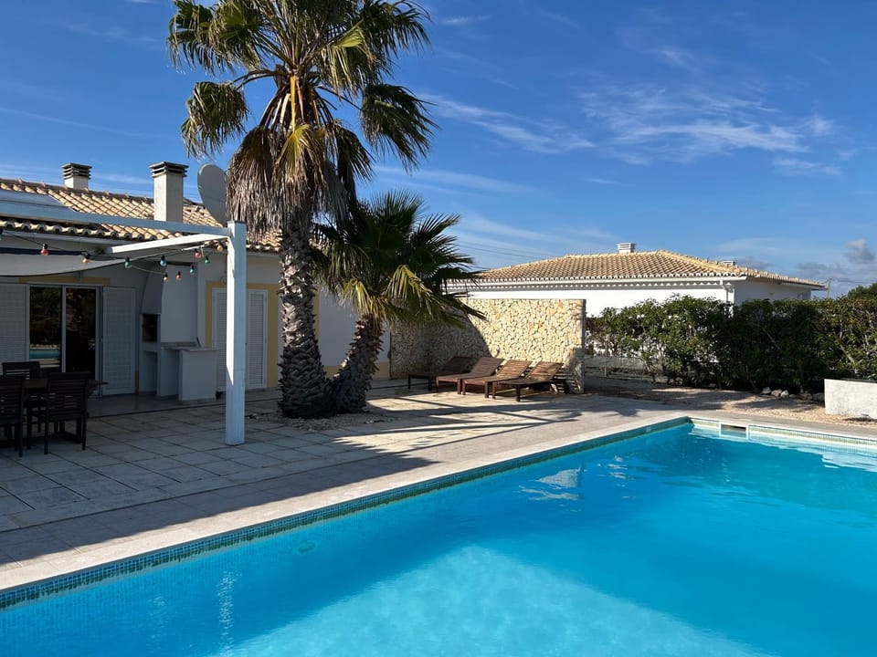Patio, Swimming pool, sunbed