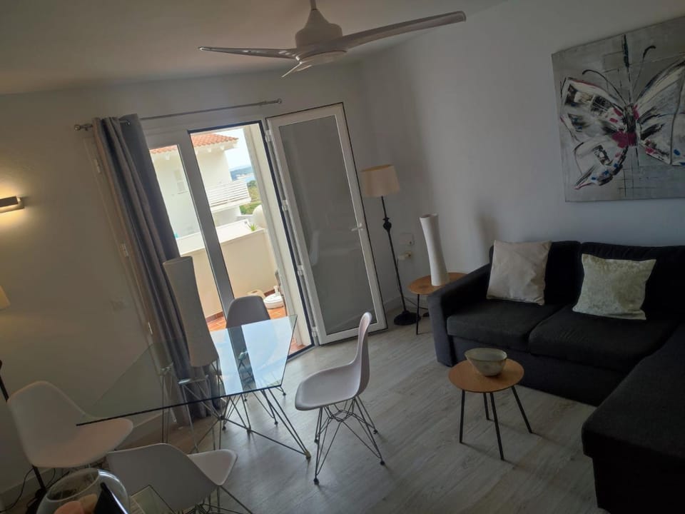 Living room, Dining area, fireplace