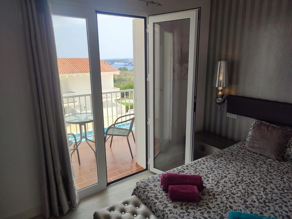 Bed, View (from property/room), Balcony/Terrace, Photo of the whole room, Bedroom, towels