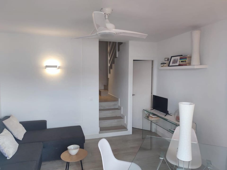 TV and multimedia, Living room, Seating area, fireplace