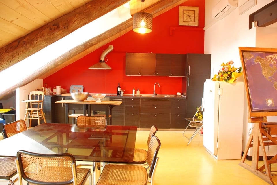 Coffee/tea facilities, Kitchen or kitchenette, Kitchen or kitchenette, Living room, Lobby or reception, Dining area, Communal kitchen, On site