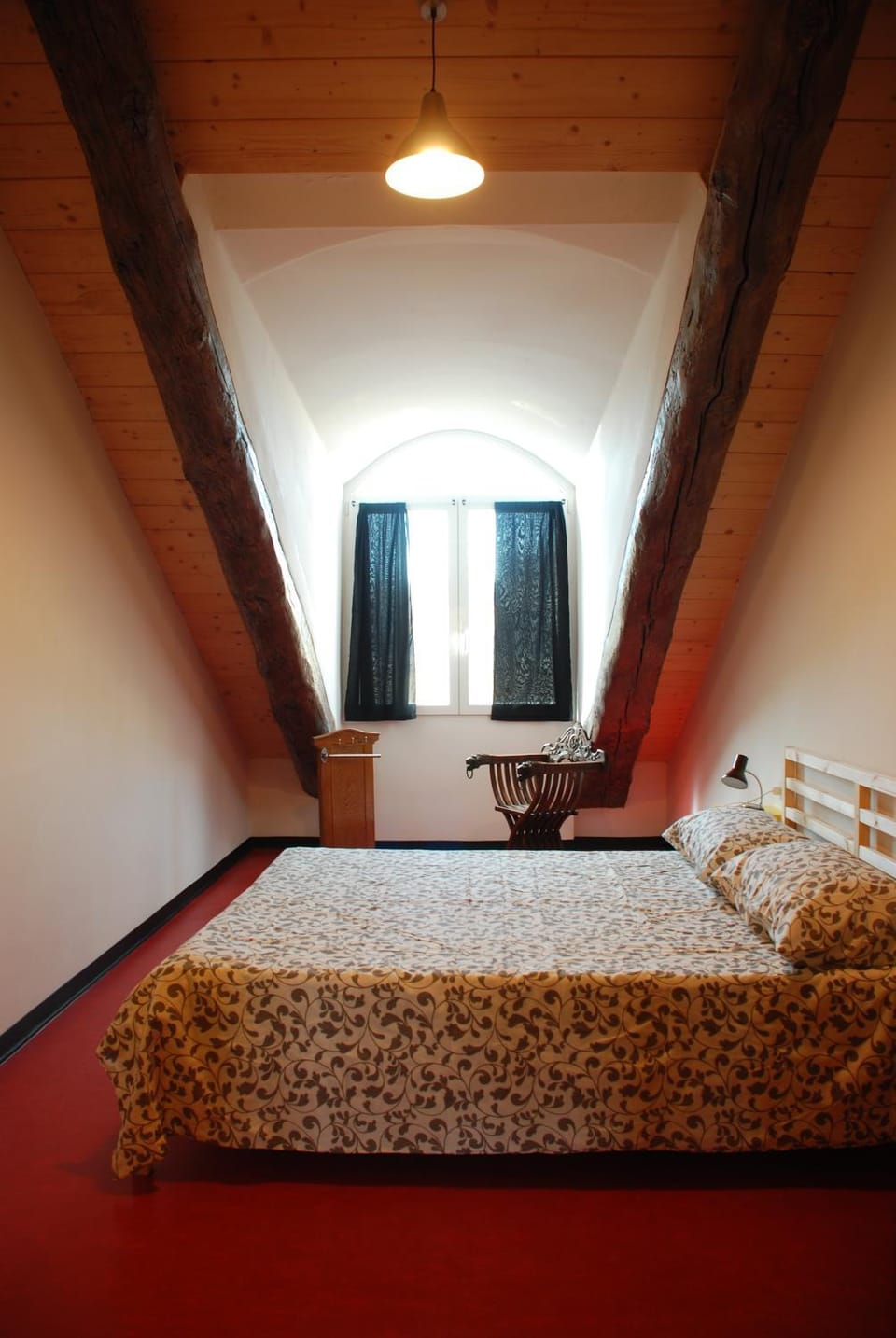 Bed, People, People, People, Bedroom, Guests, Guests, Guests