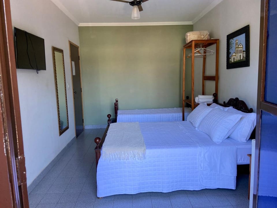 TV and multimedia, Photo of the whole room, Bedroom