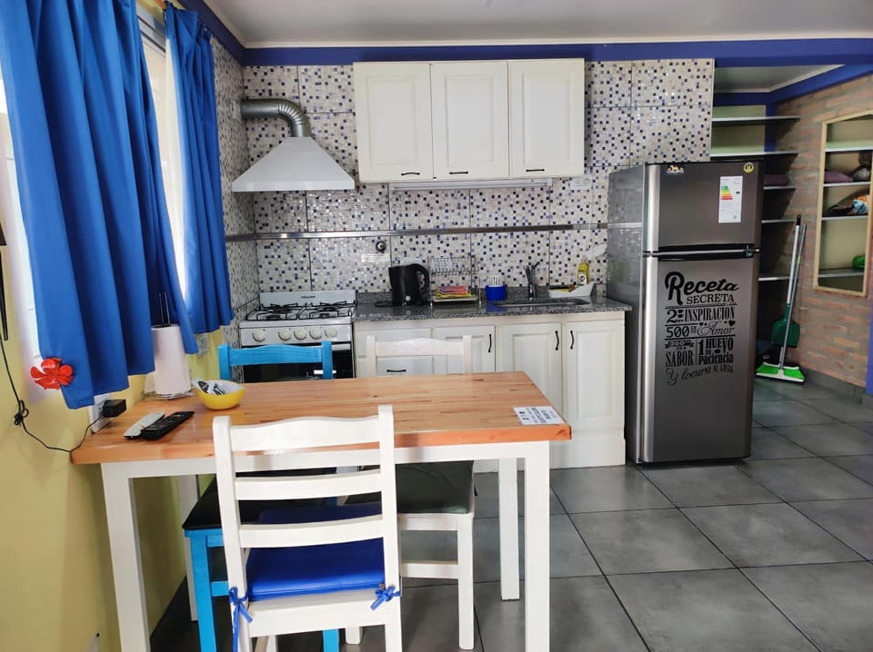 Kitchen or kitchenette, Dining area, pet friendly, stove