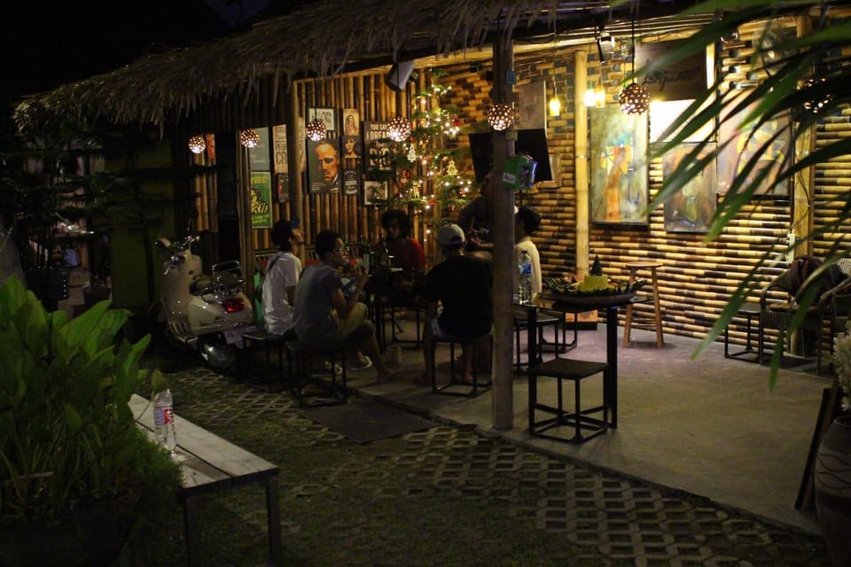Restaurant/places to eat, Lounge or bar