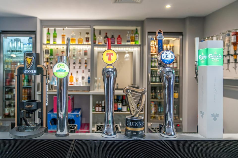 Lounge or bar, Area and facilities
