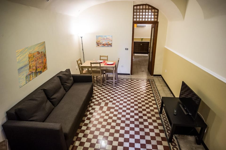 Communal lounge/ TV room, Living room, Dining area