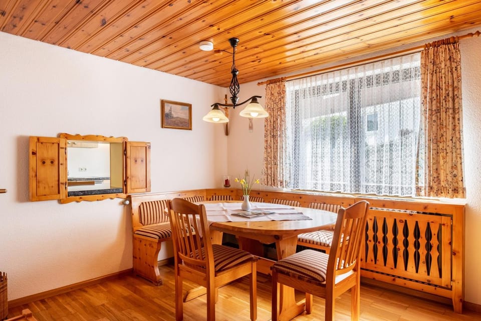 Property building, Kitchen or kitchenette, Living room