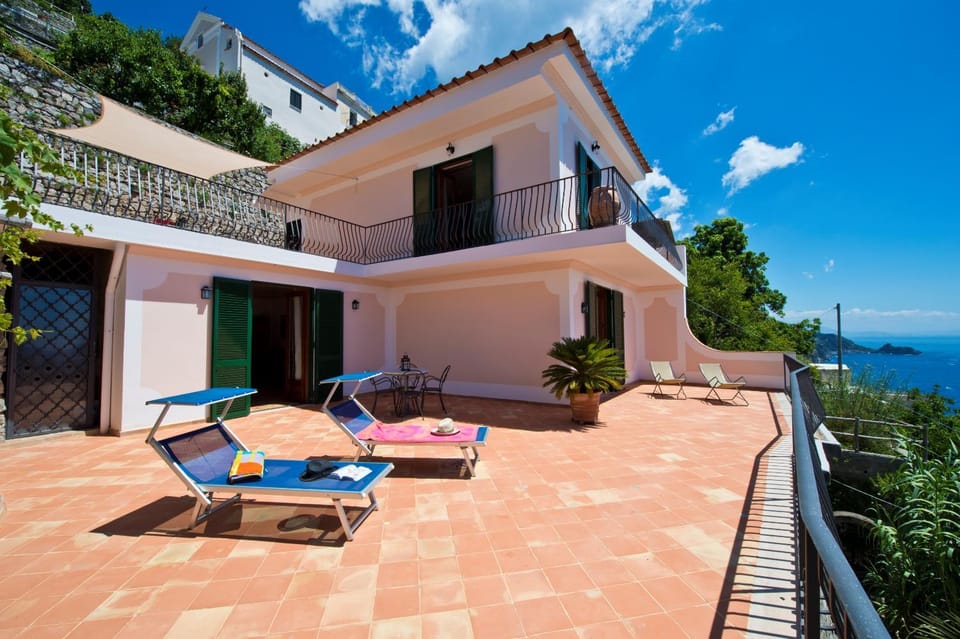 Property building, Balcony/Terrace, Sea view