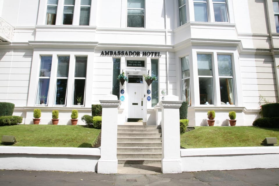 Facade/entrance, Area and facilities