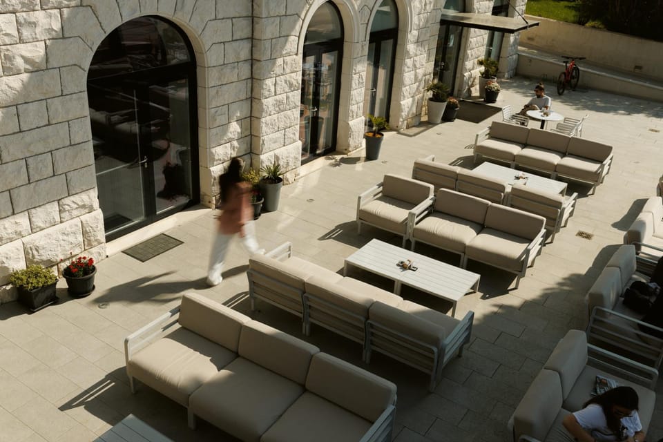 Property building, Balcony/Terrace, Lounge or bar
