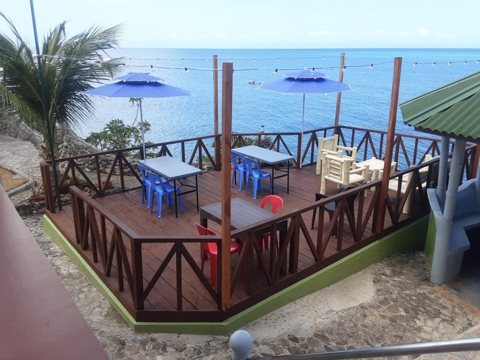 Sunset Vista Sea Front Guest House Bed and Breakfast in Central Visayas