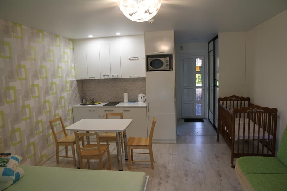 Photo of the whole room, Dining area
