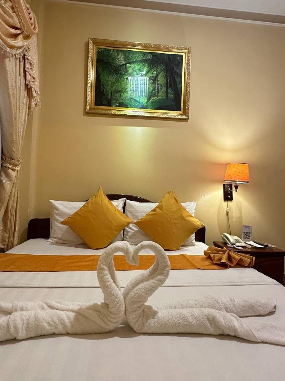 Bed, Bedroom, towels
