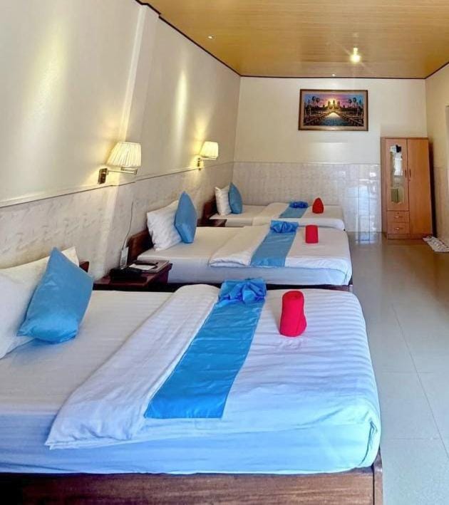 Bed, Bedroom, towels