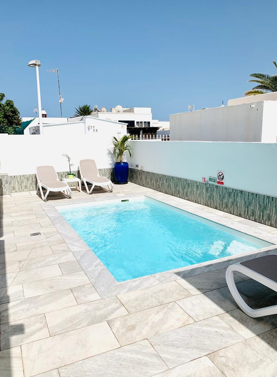 Day, Pool view, Swimming pool, sunbed