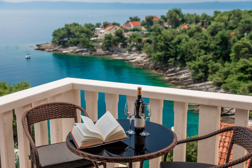 Day, Natural landscape, Summer, Library, Balcony/Terrace, Balcony/Terrace, Beach, Beach, On site, Sea view
