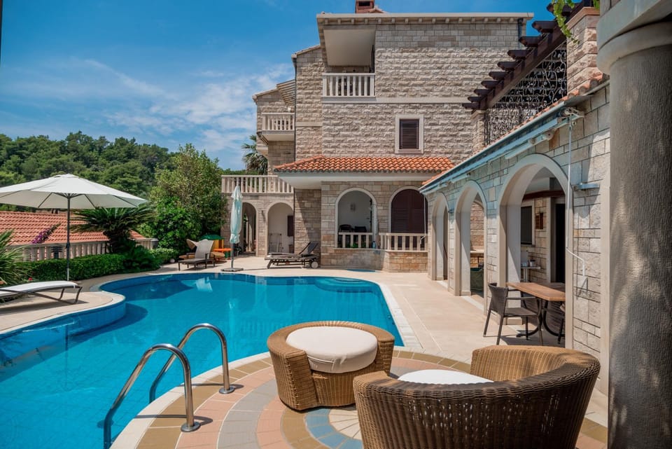 Property building, Patio, Swimming pool