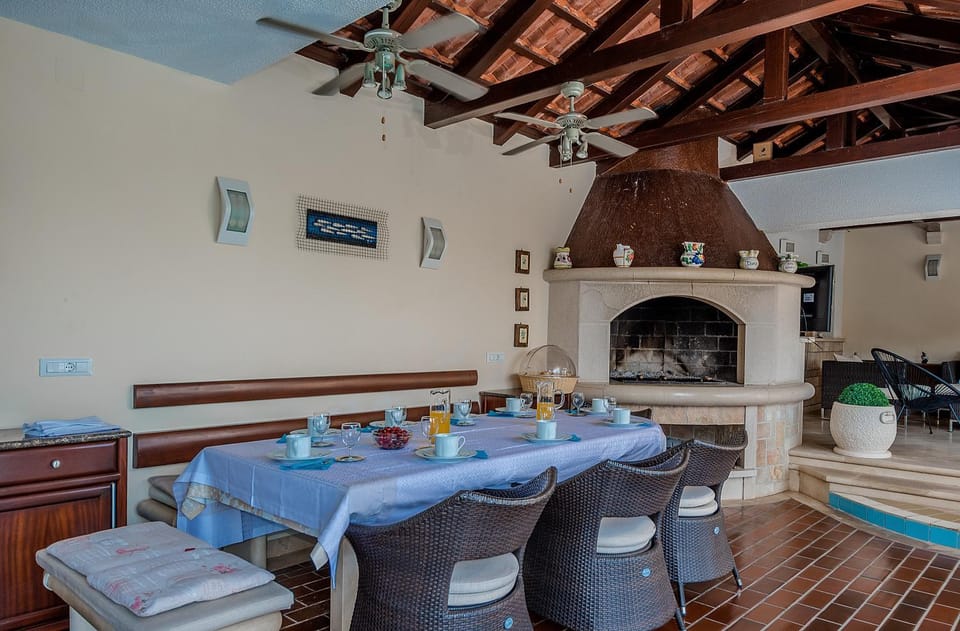 Restaurant/places to eat, Day, Summer, BBQ facilities, On site, Buffet breakfast, Dinner, group of guests, Family