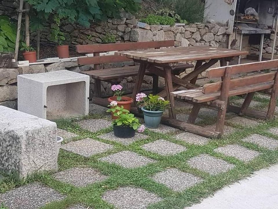 Location, children, Family