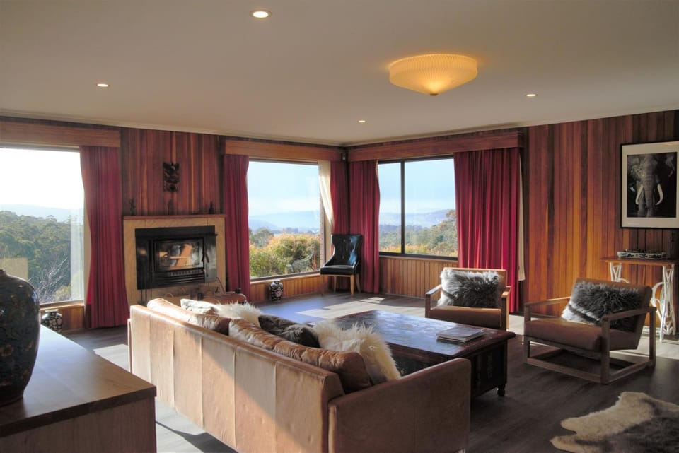 Living room, Seating area, City view, Mountain view, River view, Sea view