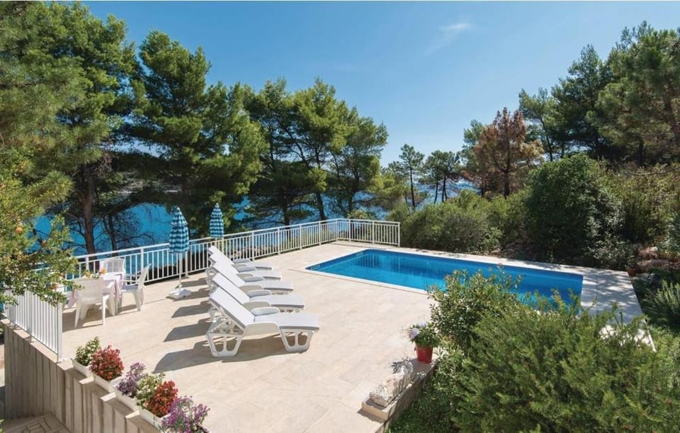 Swimming pool, Location, children, Family