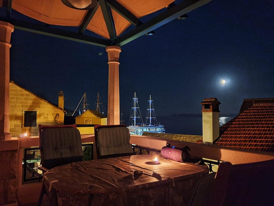 Night, Balcony/Terrace