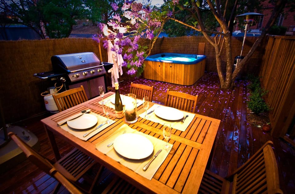 BBQ facilities, Garden, Hot Tub, Dining area