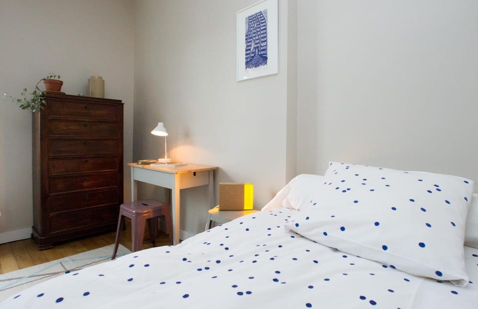 Photo of the whole room, Bedroom