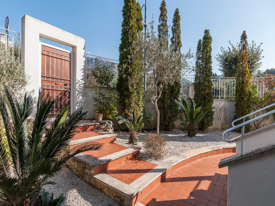 Facade/entrance, Garden