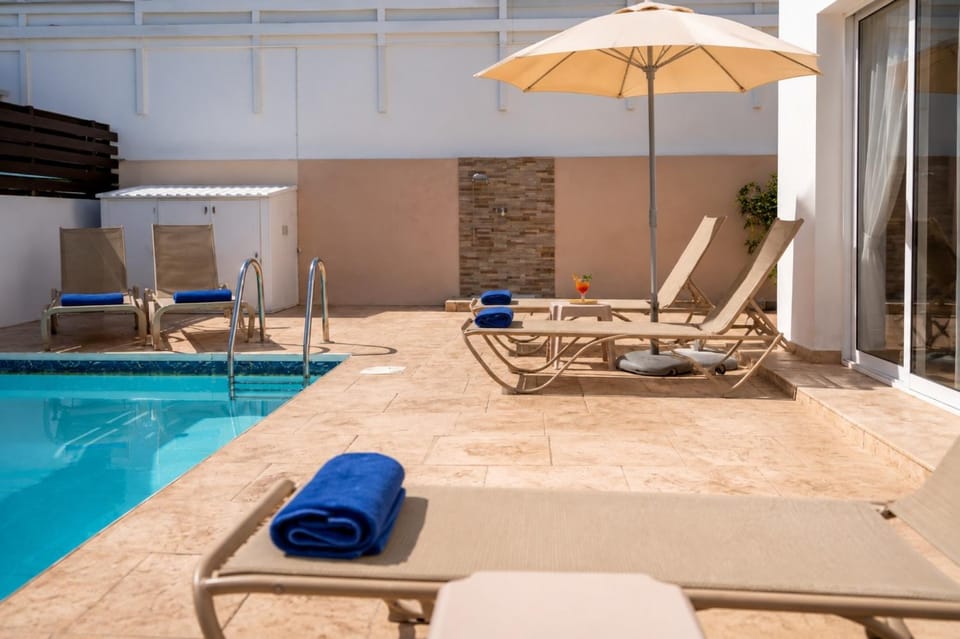 Property building, Swimming pool