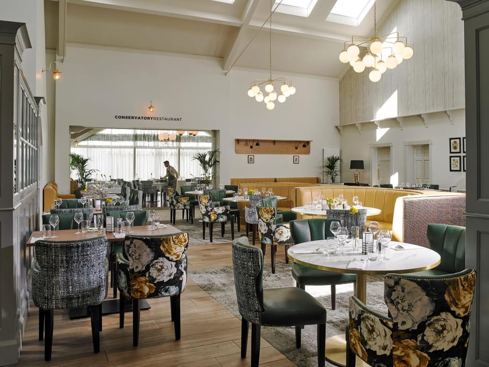 Restaurant/places to eat, Dining area