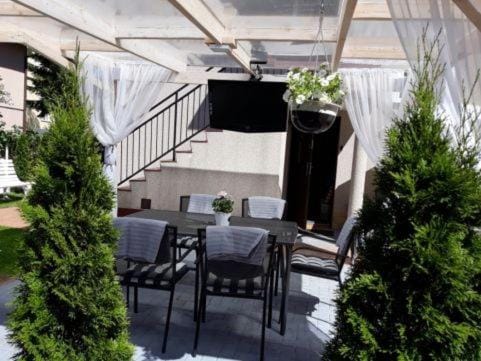 Patio, Facade/entrance