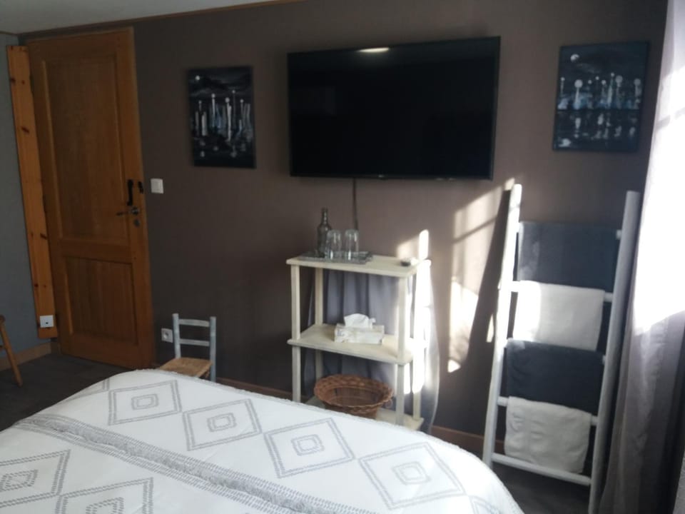 Chambre d'Hôtes Hola Bed and Breakfast in Laval