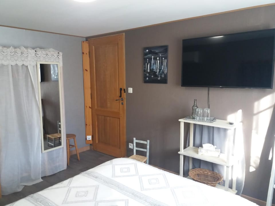 Chambre d'Hôtes Hola Bed and Breakfast in Laval