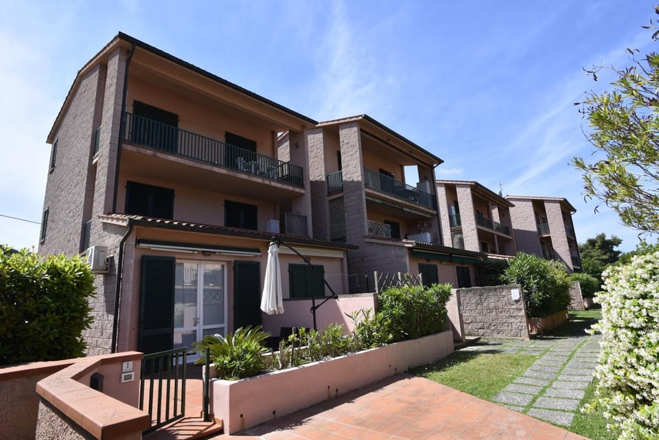 Property building, Balcony/Terrace, Garden view