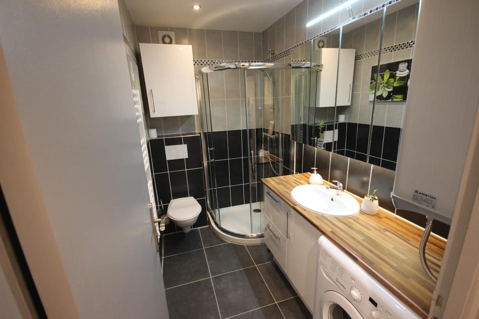 Shower, Toilet, Bathroom