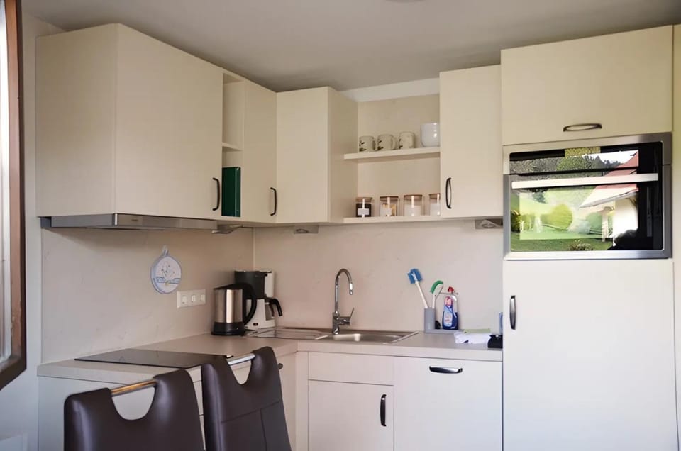 Kitchen or kitchenette, Living room