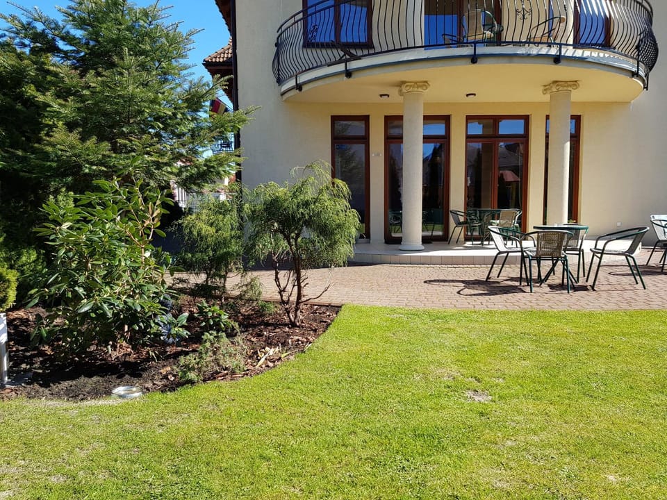 Property building, Patio, Garden