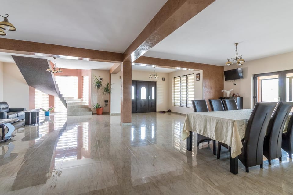 Restaurant/places to eat, Communal lounge/ TV room, Summer, Garden, Balcony/Terrace, Banquet/Function facilities, Communal kitchen, Autumn, On site, Area and facilities