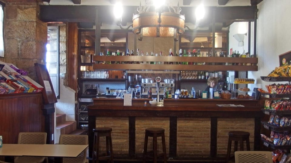 Restaurant/places to eat, Lounge or bar