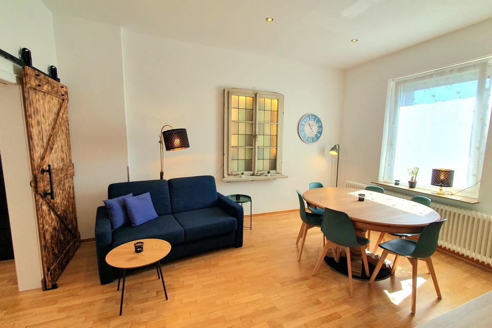 Living room, Seating area, Dining area