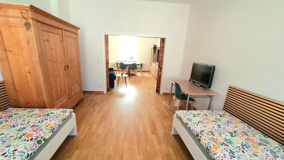 Bed, TV and multimedia, Photo of the whole room, Bedroom, wardrobe