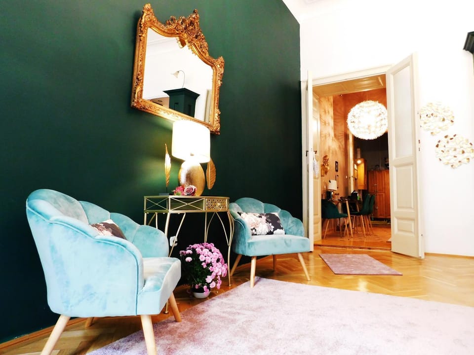 Living room, Seating area
