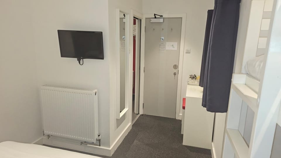 Bed, TV and multimedia, Coffee/tea facilities