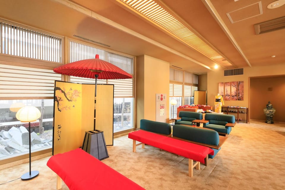 Communal lounge/ TV room, Lobby or reception