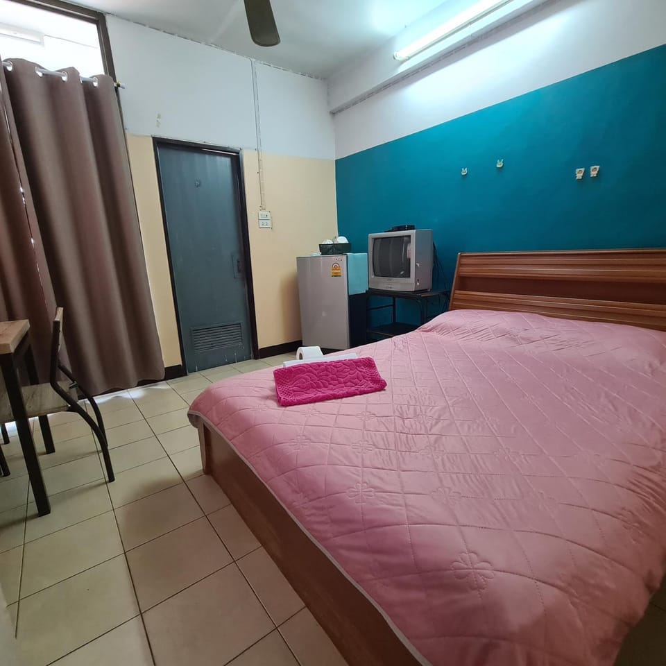 Roong-Arun Apartment Bed and Breakfast in Bangkok