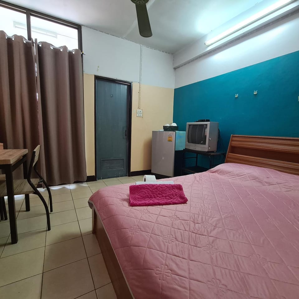 Roong-Arun Apartment Bed and Breakfast in Bangkok