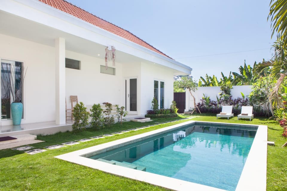Property building, Facade/entrance, Garden, Floor plan, Pool view, Swimming pool